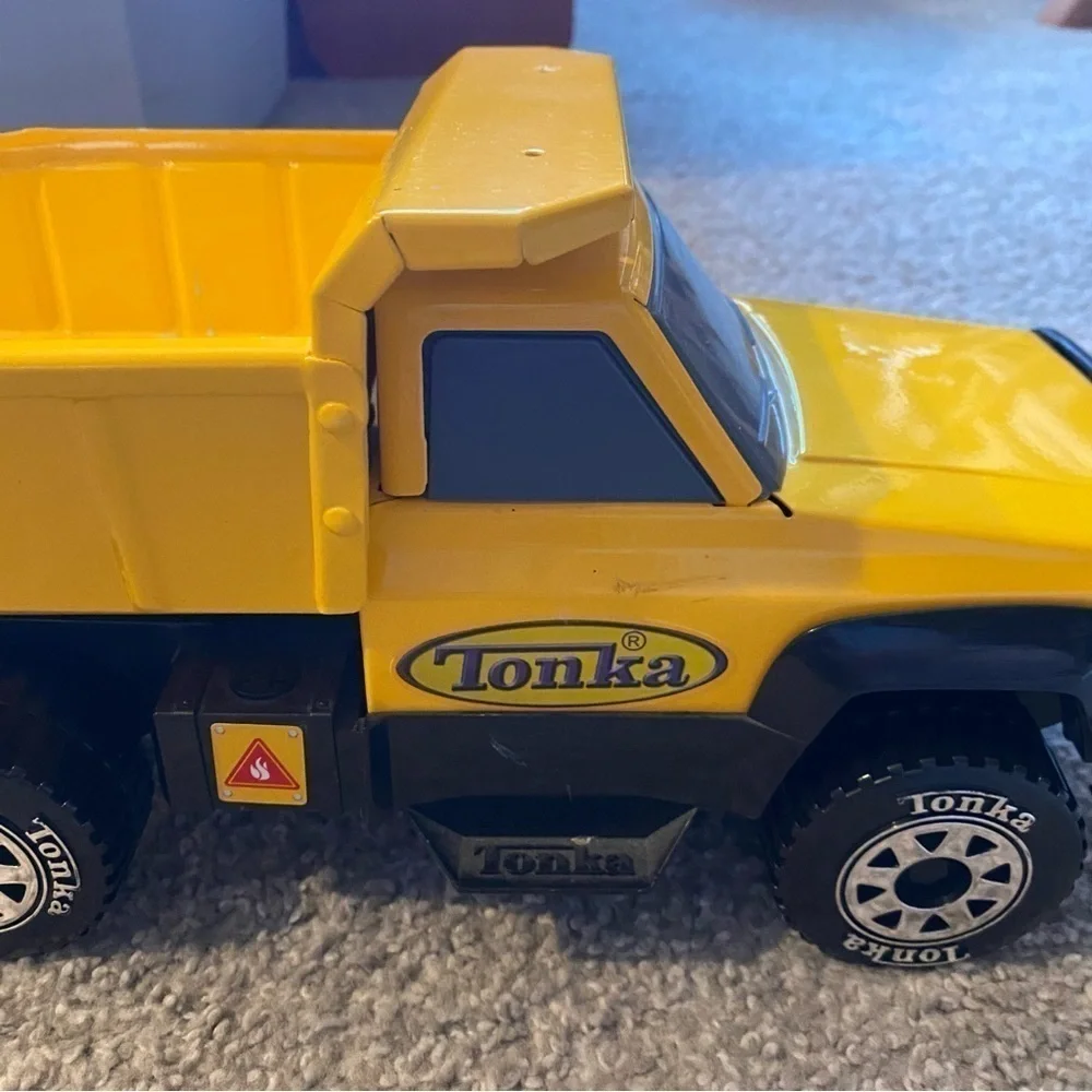 Vintage Tonka Pressed Metal Dump Truck Toy Yellow